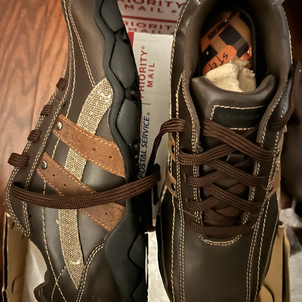 New Men’s Skechers Brown Leather sneakers Shoes 9.5
